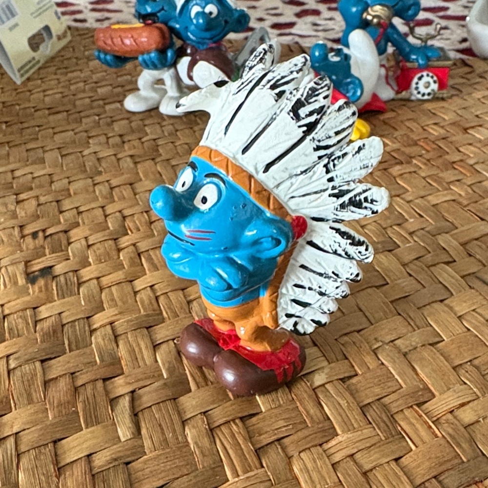 SMURFS 20144 NATIVE AMERICAN INDIAN CHIEF SMURF HONG KONG COO 1981 SCHLEICH